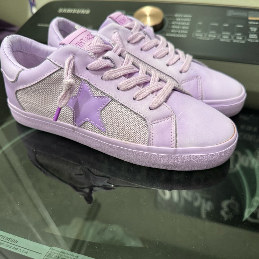 Vintage Havana Pastel Lavender Low-Top Sneakers with Star Accent